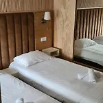 The Originals Access, Hotel