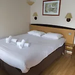 The Originals Access, Hotel