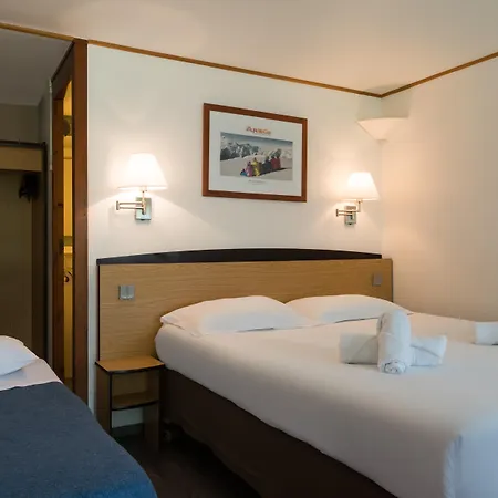 The Originals Access, Hotel