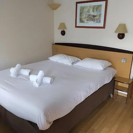 The Originals Access, Hotel