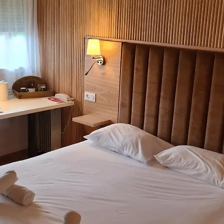 The Originals Access, Hotel