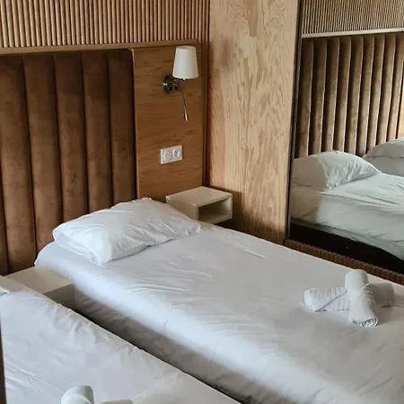 The Originals Access, Hotel