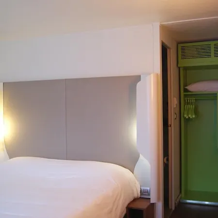 The Originals Access, Hotel