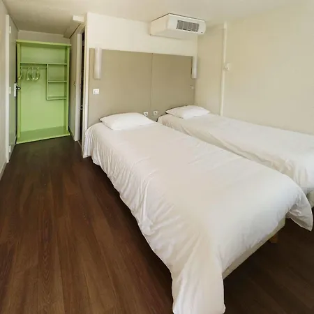 The Originals Access, Hotel